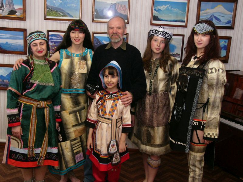 Наряды из рыбьей кожи. Ванино, 2005 г.