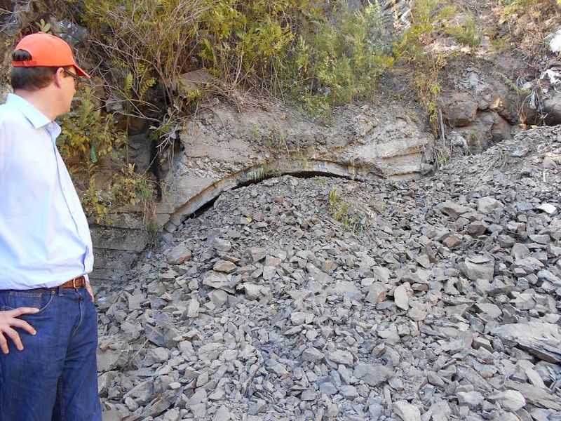 Следов «твердых несанкционированных отходов», не было видно. Как не было видно и самого входа в тоннель