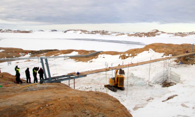 Сооружение антарктического моста