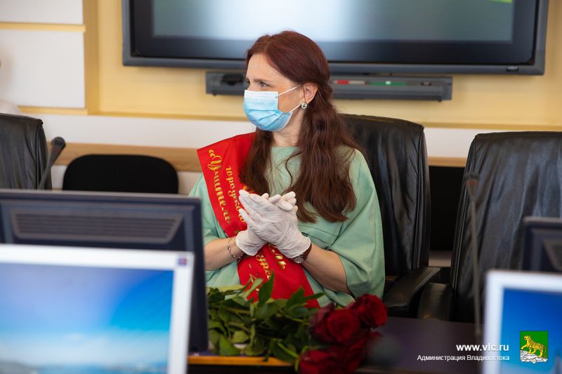 Учителем года во Владивостоке стала учитель информатики гимназии №1 Елена Фролова