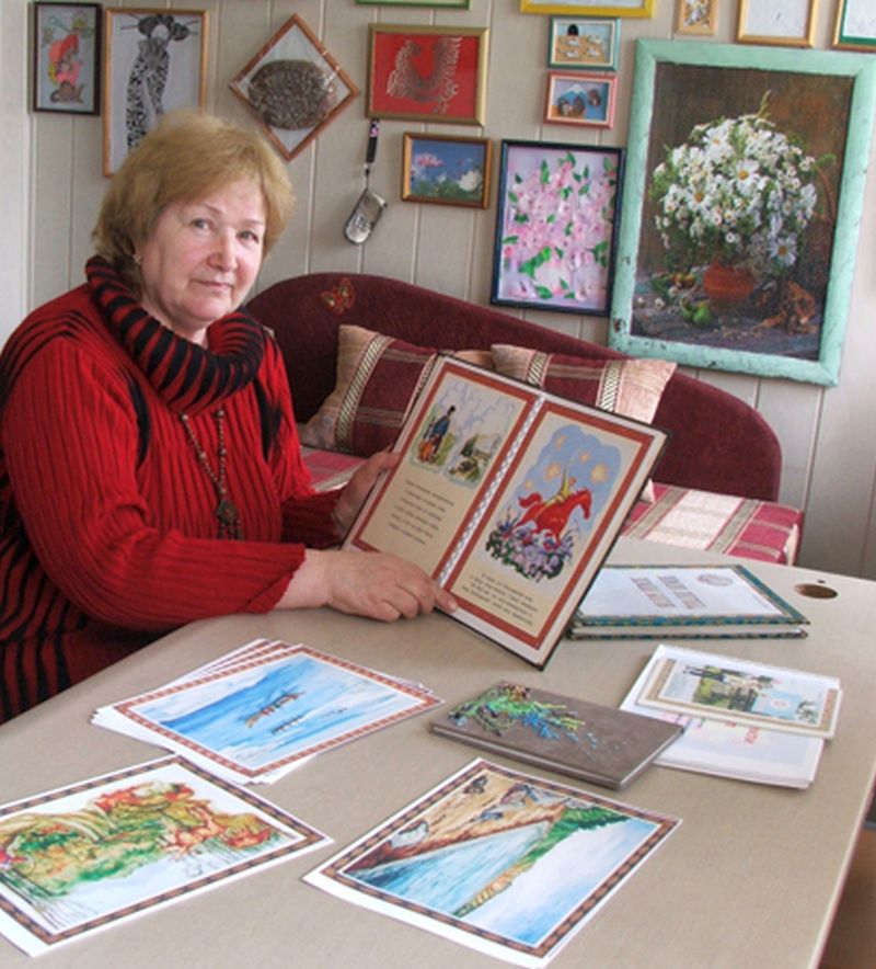 Автор-составитель Т.Ф. Хмельницкая в редакции газеты «Моё побережье». Фото Татьяна Седых.