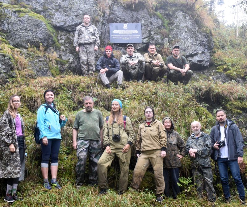 На вершине заповедного Большого Хехцира установлена памятная доска женскому батальону