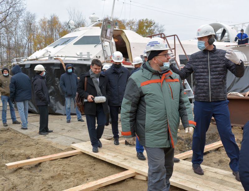 Михаил Дегтярёв посетил Хабаровский судостроительный завод