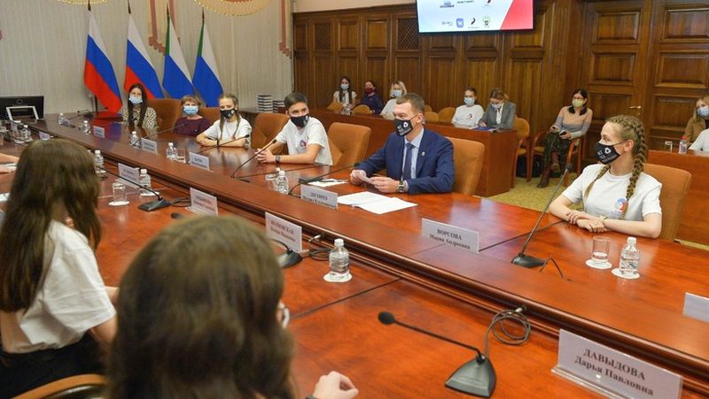 «Вы - будущее края» - Михаил Дегтярёв встретился с победителями «Большой перемены»