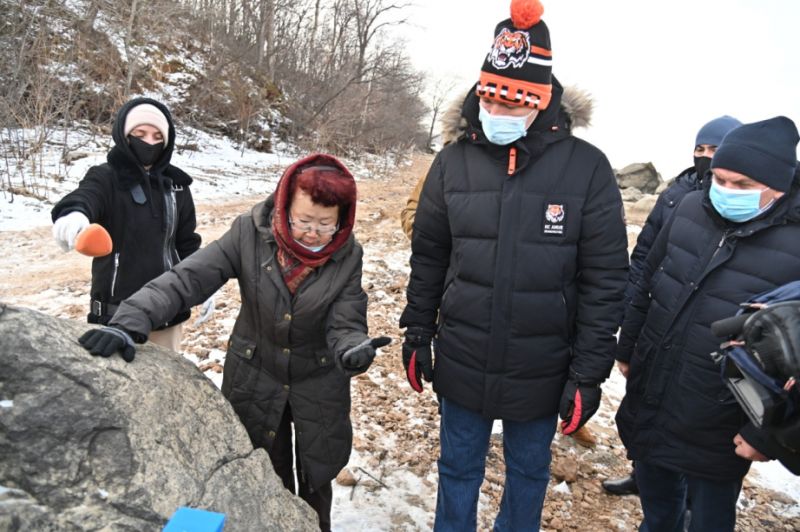 Михаил Дегтярев поручил найти пути придания Сикачи-Алянским петроглифам особого статуса