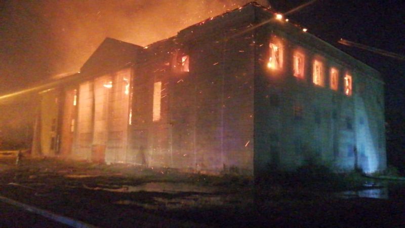 В Хабаровске сгорел бывший Дом культуры Рэбфлота