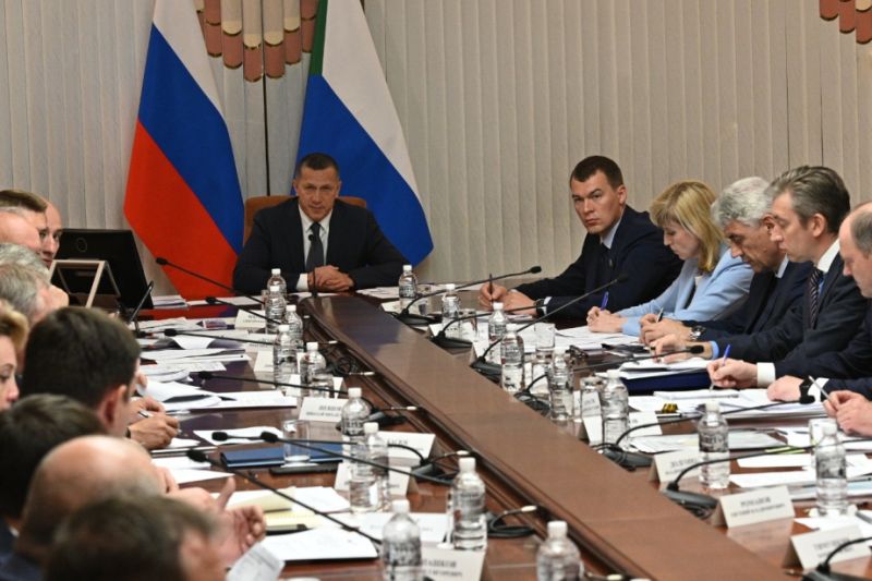 Жилищное строительство и инвестиционное проекты обсудили в Хабаровске с полпредом в ДФО