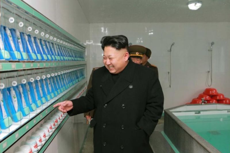 В умывальной воинского подразделения. Декабрь 2014 г.