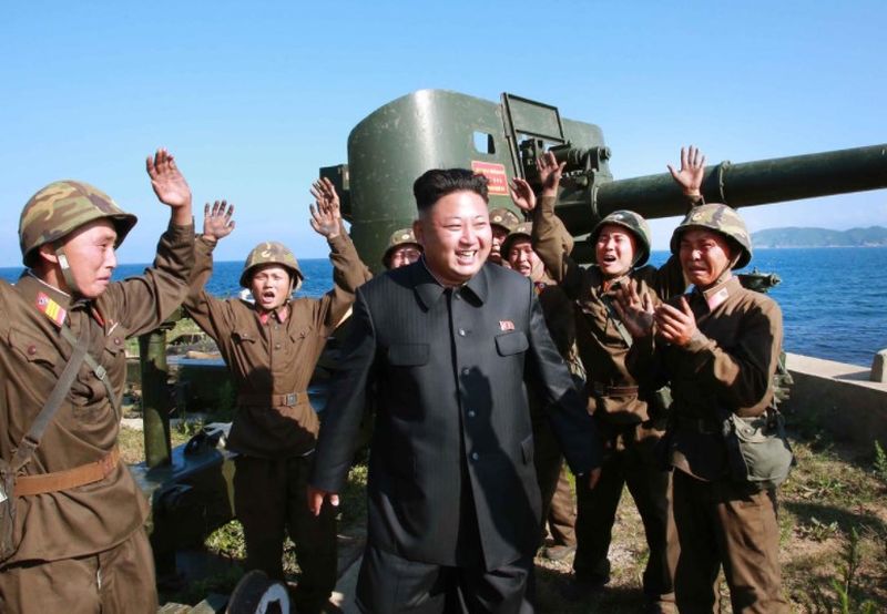 Среди метких артиллеристов оборонительного отряда на острове Ун. Июль 2014 г.