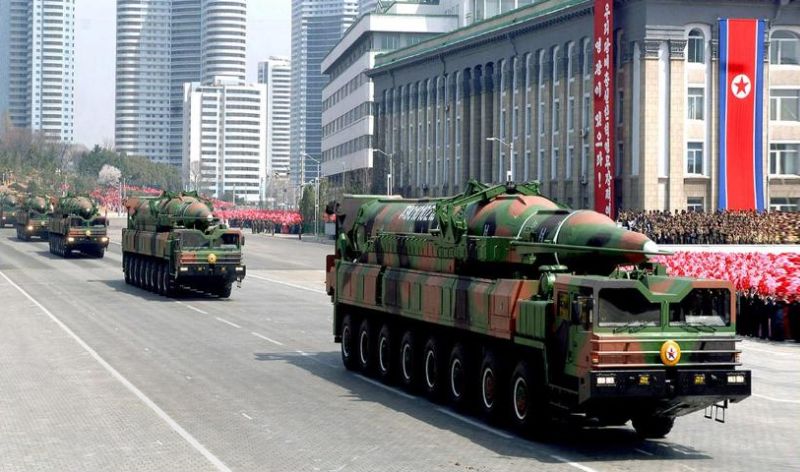 Колонны военного парада в честь 100-й годовщины со дня рождения Ким Ир Сена.