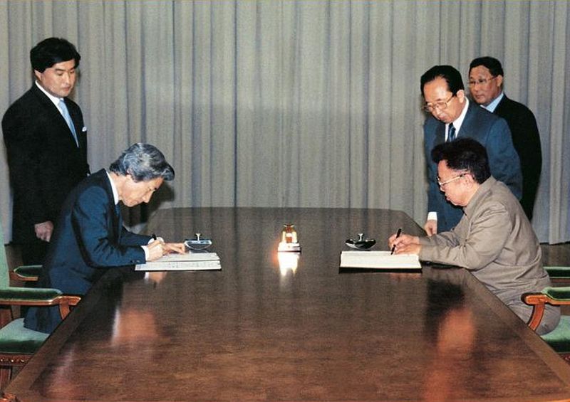 На церемонии подписания Корейско-японской пхеньянской декларации. Сентябрь 2002 года.