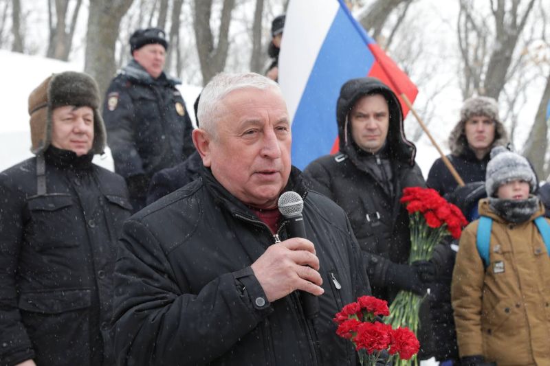 Память погибших в Волочаевском бою почтили возложением цветов к братской могиле и минутой молчания. Николай Харитонов