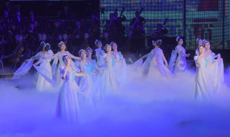 Картина большого концерта, посвященного 80-летнему юбилею великого Ким Чен Ира.