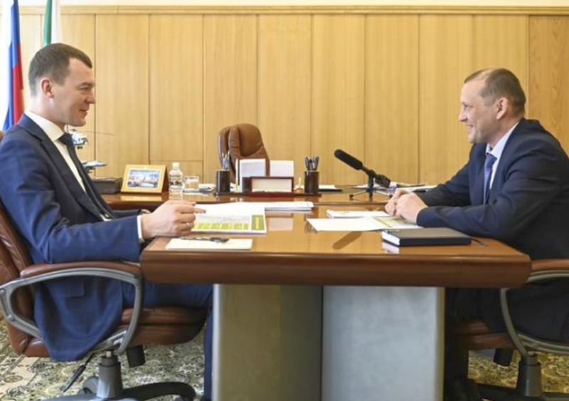 Рабочую встречу с главой Нанайского района Николаем Сафроновым провел Михаил Дегтярев