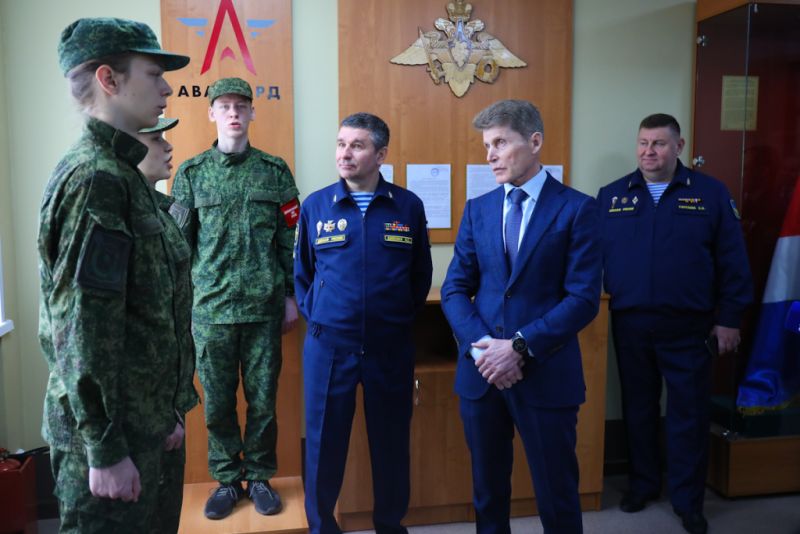 Олег Кожемяко: Военно-патриотические центры помогут в воспитании приморской молодежи. Фото - Диана Шарафулисламова (правительство Приморского края)