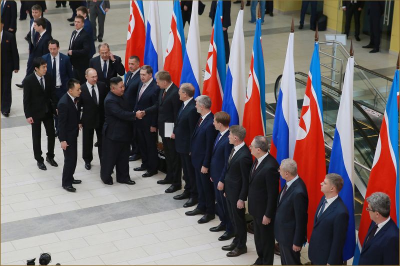 Ким Чен Ын познакомился с представителями руководства РФ.
