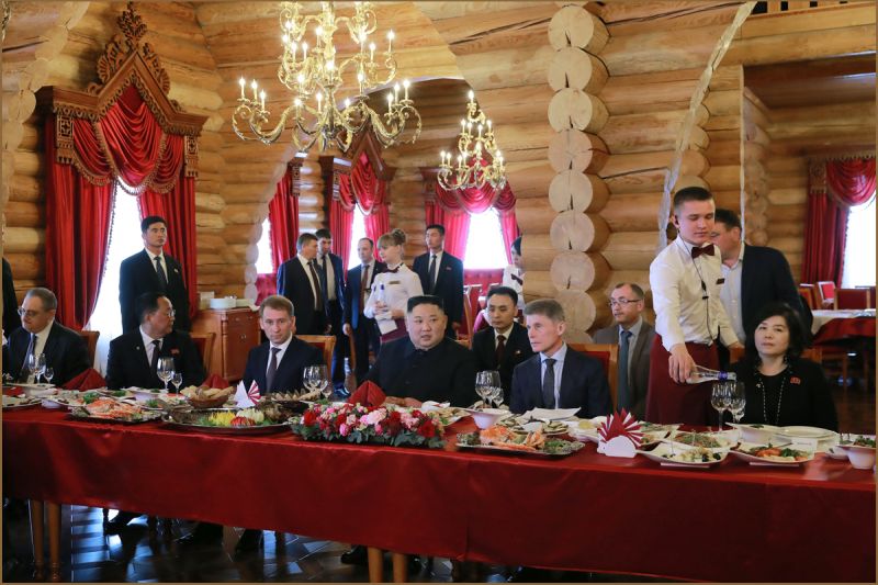 Обед прошел в теплой и дружественной обстановке.