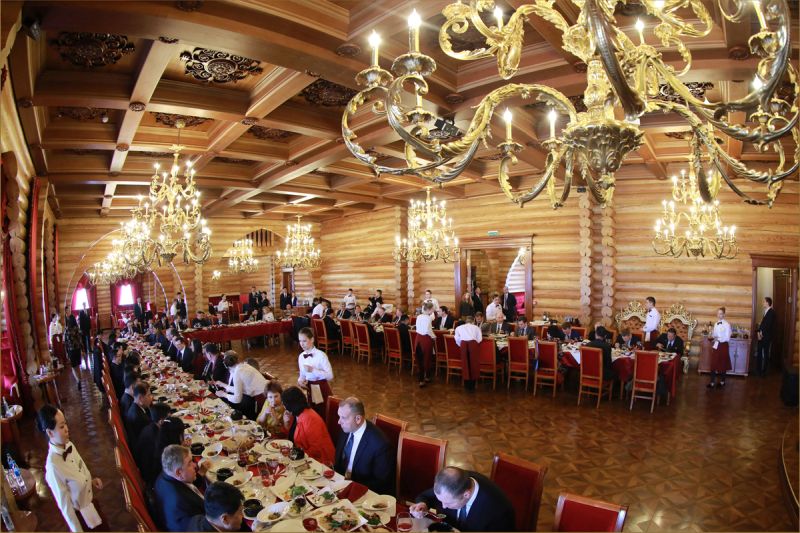 Обед прошел в теплой и дружественной обстановке.