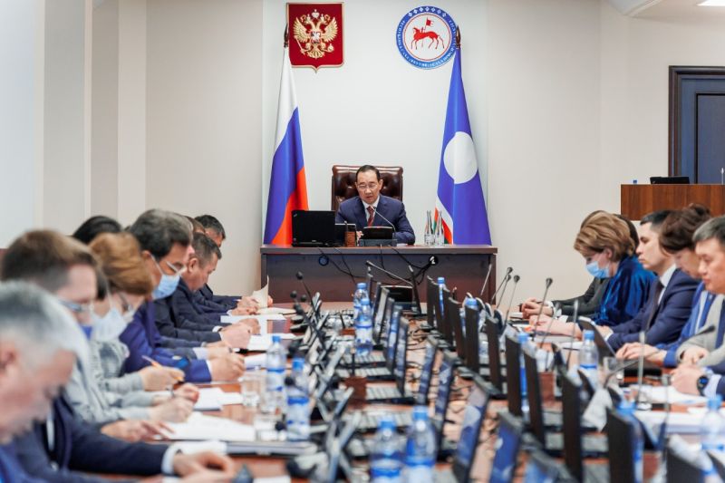 Айсен Николаев сообщил о начале реализации в республике новых федеральных мер поддержки экономики и населения