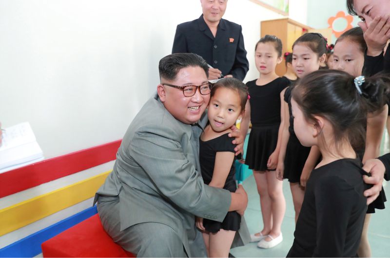 Ким Чен Ын во Дворце школьников «Путь в тысячу ли для учебы». Июнь 108 года чучхе (2019).