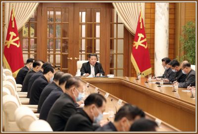 Уважаемый Ким Чен Ын ведет VIII заседание Политбюро ЦК ТПК восьмого созыва. 12 мая 111 года чучхе (2022).
На заседании приняли решение Политбюро ЦК ТПК по вопросу перевода государственной противоэпидемической работы на рельсы максимально чрезвычайной противоэпидемической системы, как того требовала сложившаяся в стране кризисная ситуация с противоэпидемической работой.