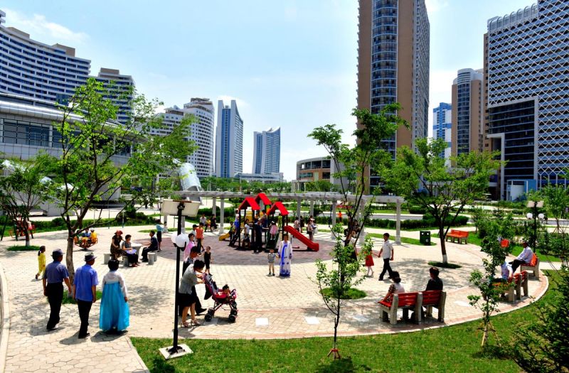 Разряд государственной противоэпидемической работы урегулирован и снижен, и обеспечивается ритмичность общественной деятельности и повседневной жизни во всех ее элементах и процессах.