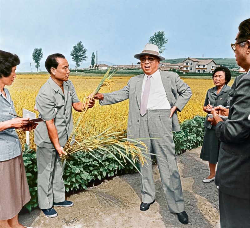 Великий Ким Ир Сен руководит на месте работой Чхонсанского сельхозкооператива. Сентябрь 76 г. чучхе (1987).