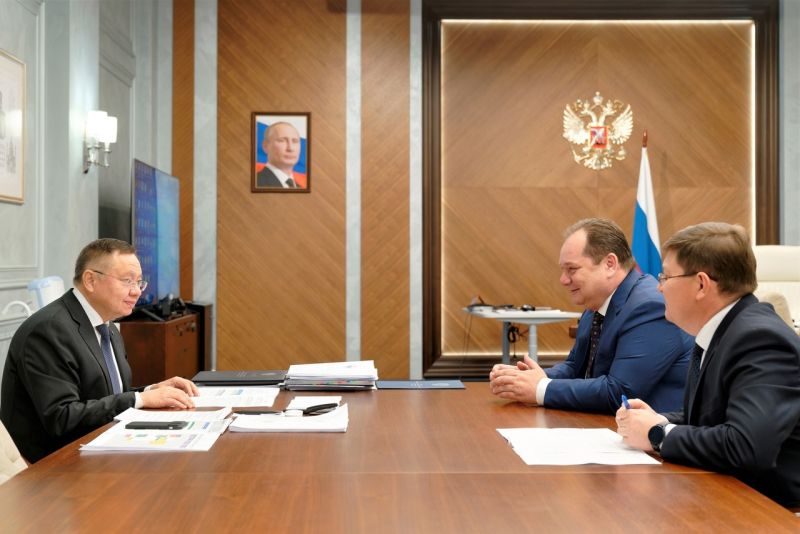 Губернатор ЕАО Ростислав Гольдштейн обсудил развитие инфраструктуры области с главой Минстроя России Иреком Файзуллиным