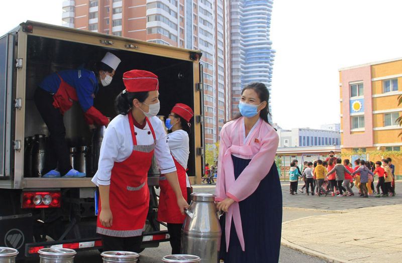 Благодаря политике партии в области воспитания детей они регулярно получают молочные продукты.