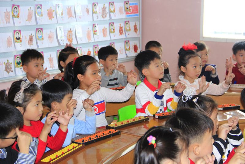 Поощряется обучение детей счетам.