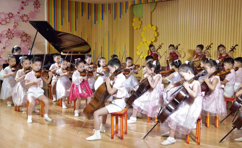 Дети развивают свой художественный талант. (Кёнсанский
детсад).