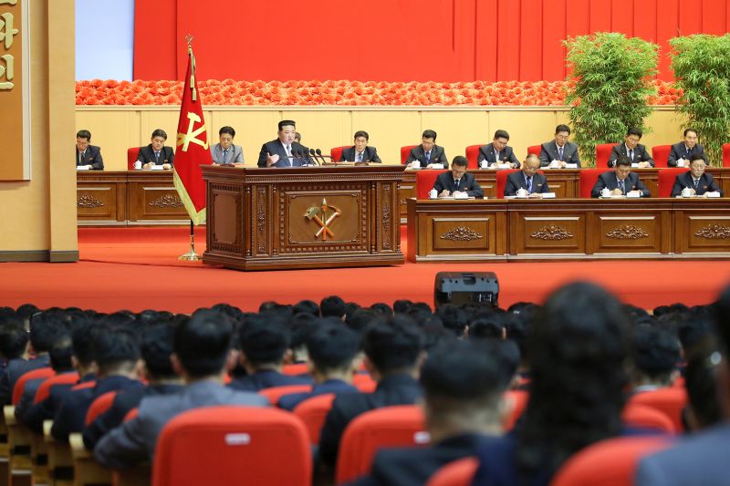 Ким Чен Ын руководил специальным семинаром для работников сектора руководства партийной жизнью в орготделах парткомов всех ступеней ТПК. Июль 111 г. чучхе (2022). Ким Чен Ын в своей заключительной речи осветил главный долг работников сектора руководства партийной жизнью, а также 4 основных принципа и 6 задач, которые они должны соблюдать в организации и руководстве партийной жизнью.