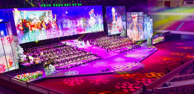 В ознаменование 80-летия со дня рождения великого руководителя Ким Чен Ира проходил гала-концерт «Славься, пик Чен Ира!» и другие художественные выступления.