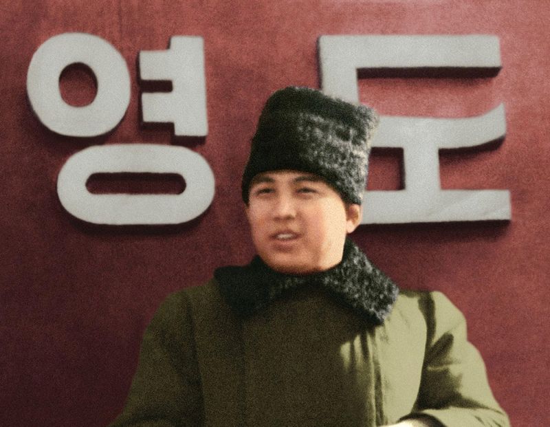 Великий Ким Ир Сен на трибуне военного парада КНА. Февраль 37 г. чучхе (1948).