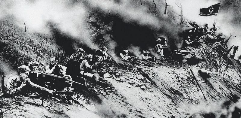 Народноармейцы ценой своей крови защищают высоту 1211.