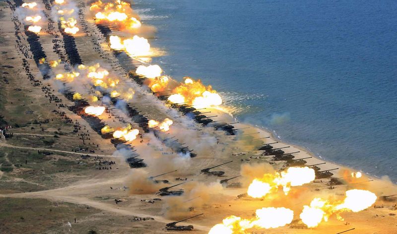 Демонстрация совместной ударной силы видов войск КНА. Апрель 106 г. чучхе (2017).