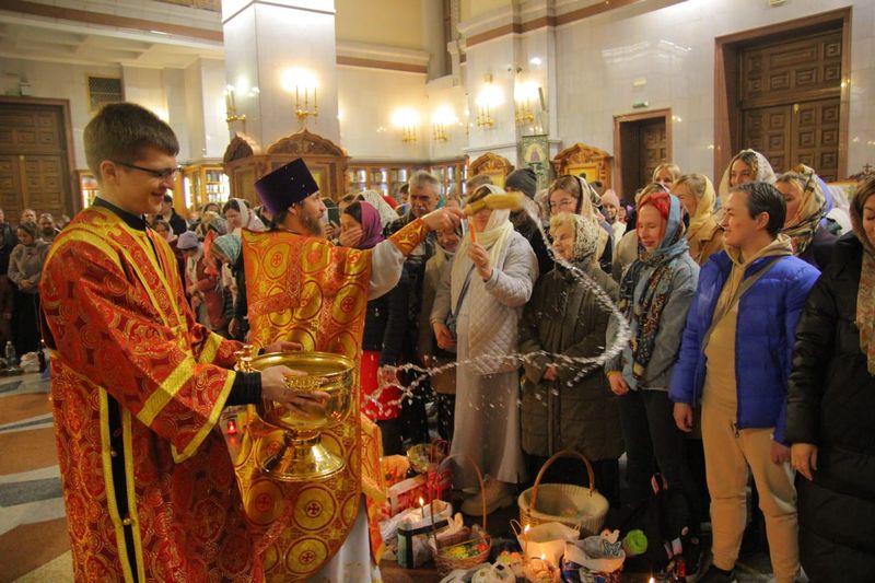 1. Владислав Артемьев, Глеб Каламкаров (Казахстан), Духовная семинария («Праздничная служба»).