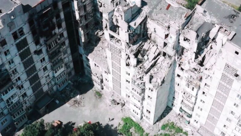 Александра Франк задает вопросы: нужна ли была специальная военная операция? Где проходит граница личной ответственности и участия каждого из нас в трагической истории Донбасса?