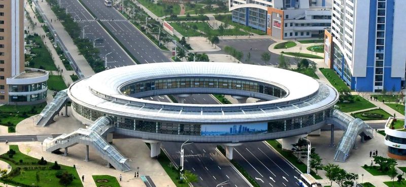 Специфический перекидной мост на улице Сонхва