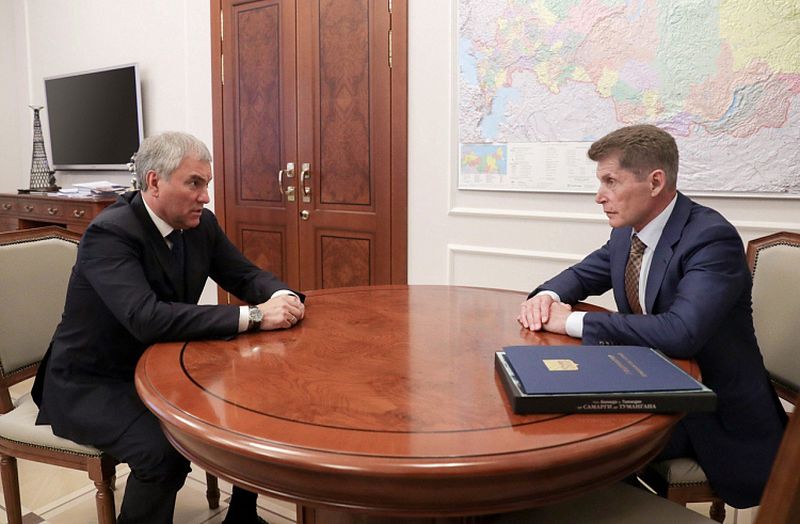 Председатель Госдумы России Вячеслав Володин и губернатор Приморья Олег Кожемяко