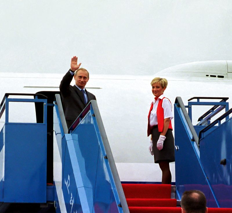 Ким Чен Ир тепло провожает В. В. Путина