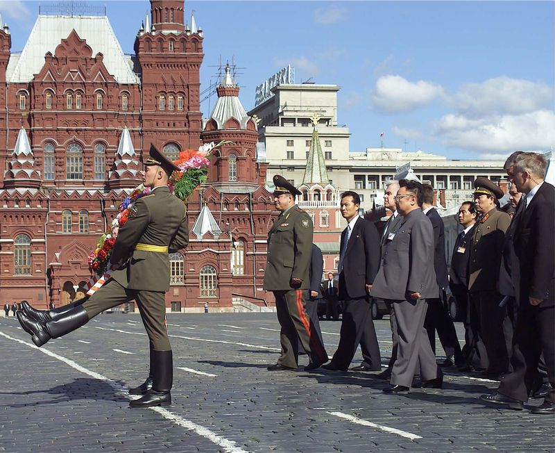 У мавзолея В. И. Ленина на Красной площади Москвы.