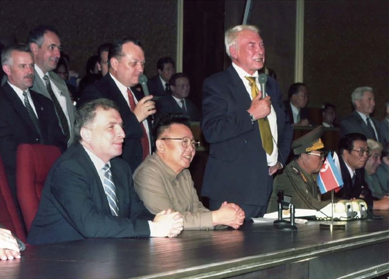 В Центре управления космическими полетами.