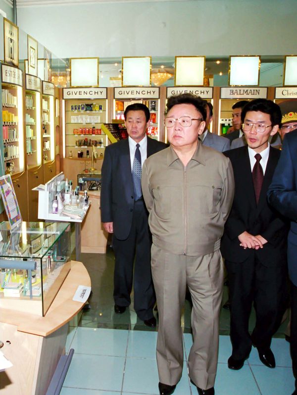 В универмаге.