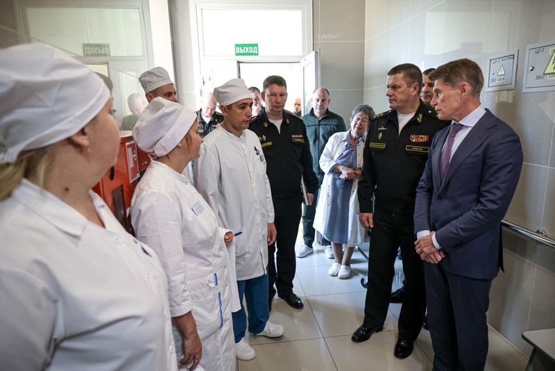 Олег Кожемяко наградил бойцов Тихоокеанского флота за заслуги на СВО