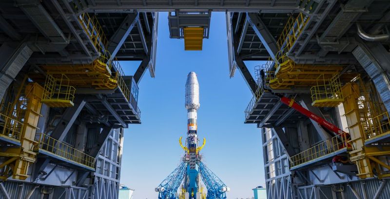 На Восточном ракету «Союз-2.1б» с гидрометеорологическим спутником «Метеор-М» № 2-4 вывезли на стартовый комплекс