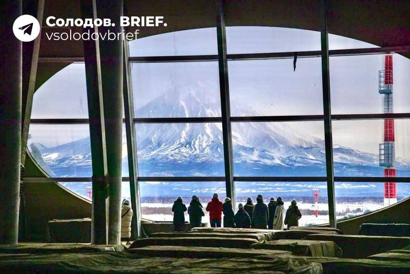 Ход строительства нового аэровокзального комплекса международного аэропорта Петропавловск-Камчатский (Елизово) держит на личном контроле губернатор Камчатского края Владимир Солодов