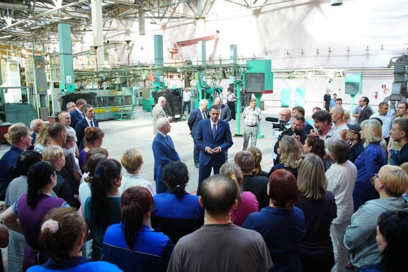 Дмитрий Демешин рабочим завода «Вымпел»: Управляйте властью, помогайте, подсказывайте нам