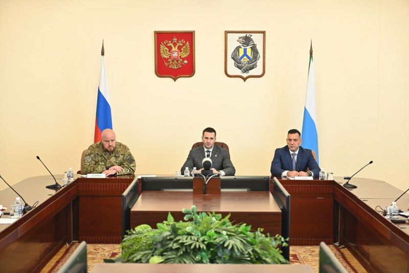 На заседании президиума правительства врио губернатора Хабаровского края Дмитрий Демешин представил двух вице-губернаторов