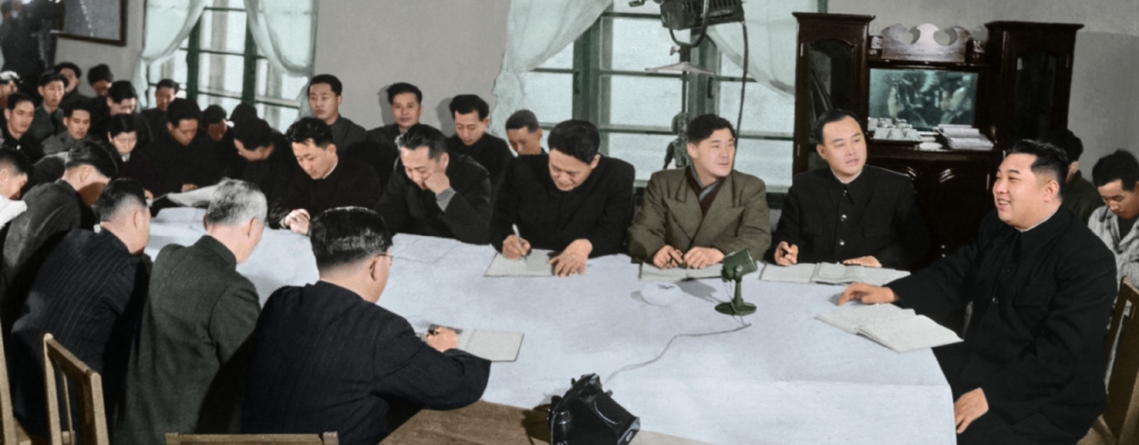 На совещании руководящих работников и передовых рабочих Кансонского сталелитейного завода. Декабрь 1956 года.